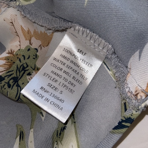 Floral Tie Crop Top - Picture 9 of 11